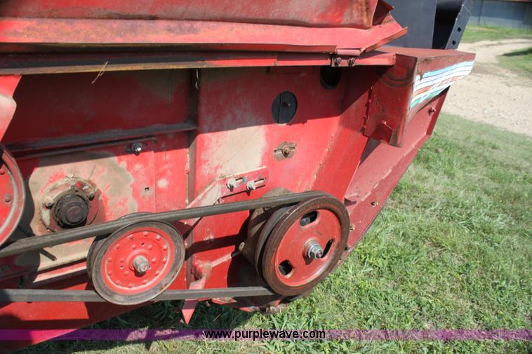 image for item G4030 1990 MacDon 7000 self-propelled swather