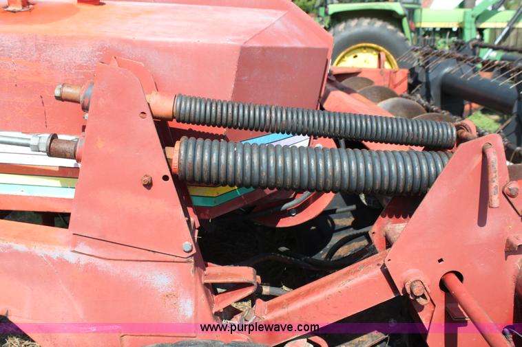 image for item G4030 1990 MacDon 7000 self-propelled swather