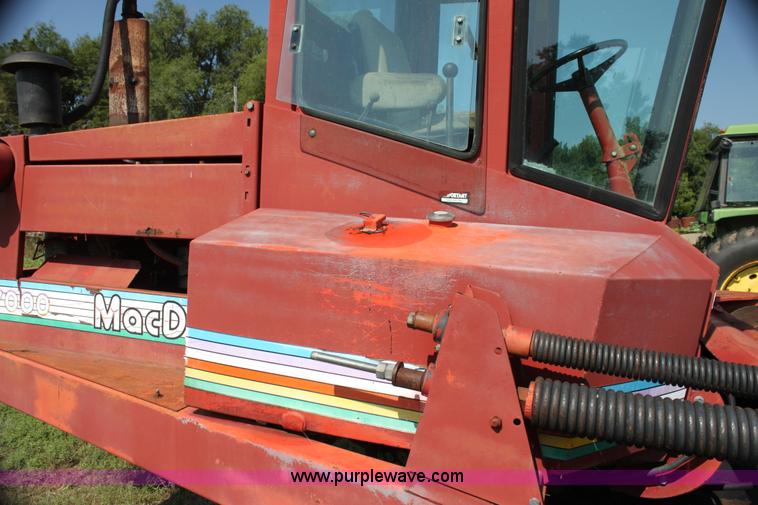 image for item G4030 1990 MacDon 7000 self-propelled swather