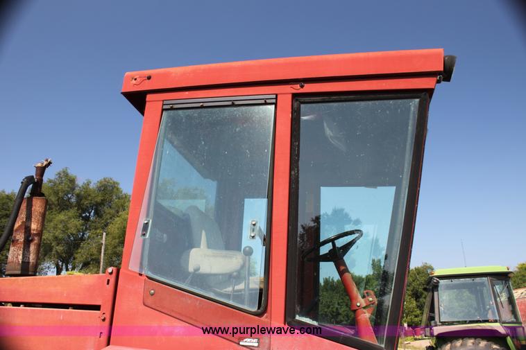 image for item G4030 1990 MacDon 7000 self-propelled swather