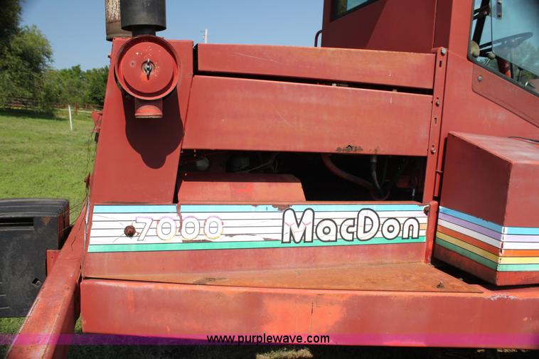 image for item G4030 1990 MacDon 7000 self-propelled swather