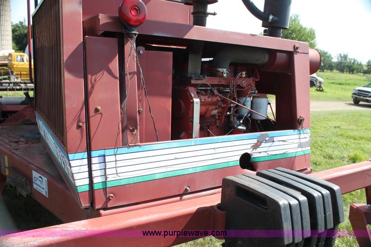 image for item G4030 1990 MacDon 7000 self-propelled swather