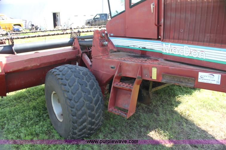 image for item G4030 1990 MacDon 7000 self-propelled swather