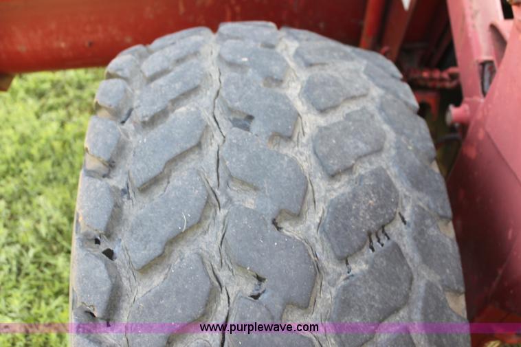 image for item G4030 1990 MacDon 7000 self-propelled swather