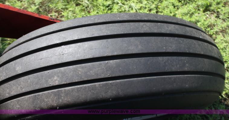 image for item G4030 1990 MacDon 7000 self-propelled swather