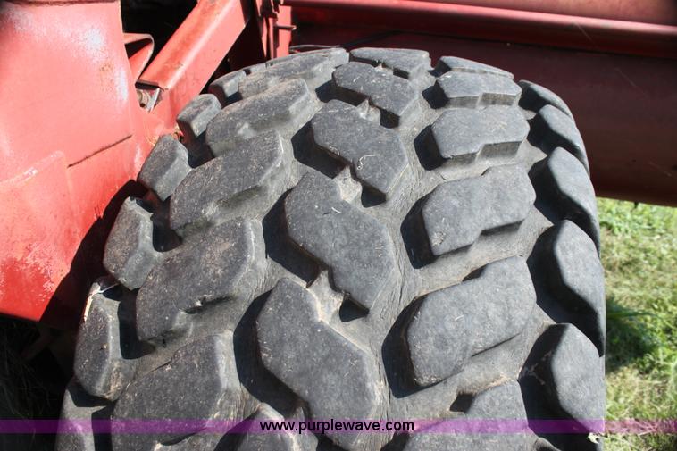 image for item G4030 1990 MacDon 7000 self-propelled swather