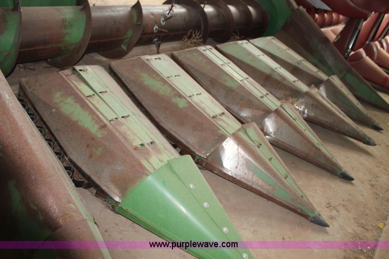 image for item G5775 John Deere 653A six row head
