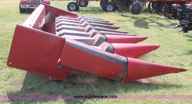 image for item G5796 International 1083-156 corn head