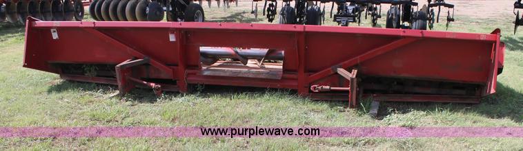 image for item G5796 International 1083-156 corn head