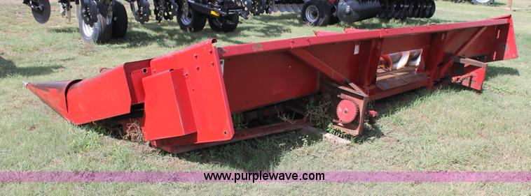 image for item G5796 International 1083-156 corn head