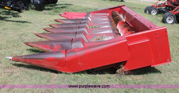 image for item G5796 International 1083-156 corn head