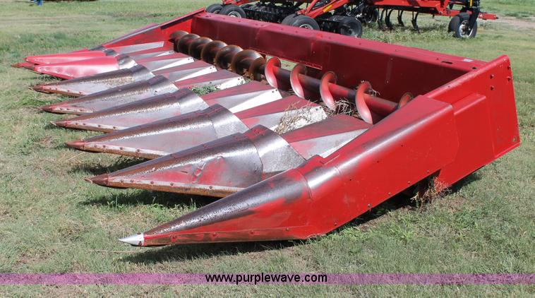 image for item G5796 International 1083-156 corn head