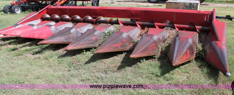 image for item G5796 International 1083-156 corn head