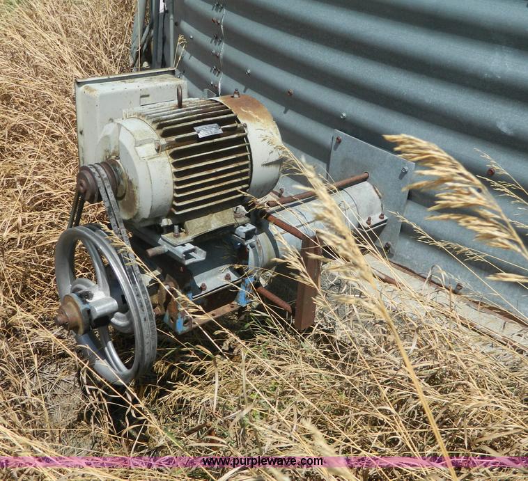 image for item G7540 (2) York galvanized grain bins