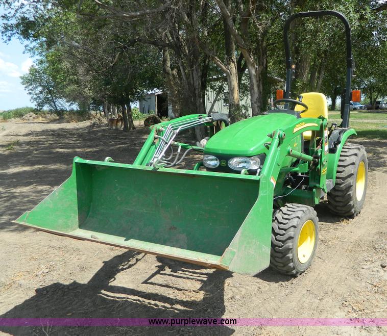 image for item G7542 2006 John Deere 2320 MFWD tractor