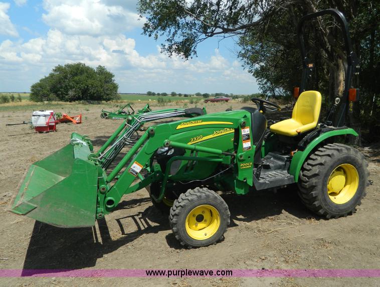 image for item G7542 2006 John Deere 2320 MFWD tractor