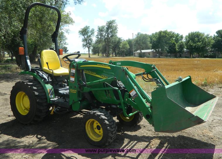 image for item G7542 2006 John Deere 2320 MFWD tractor