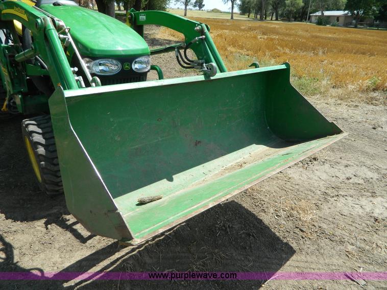 image for item G7542 2006 John Deere 2320 MFWD tractor