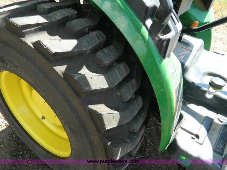 image for item G7542 2006 John Deere 2320 MFWD tractor