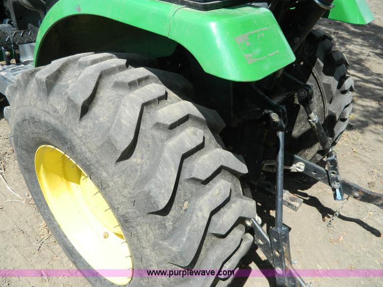 image for item G7542 2006 John Deere 2320 MFWD tractor