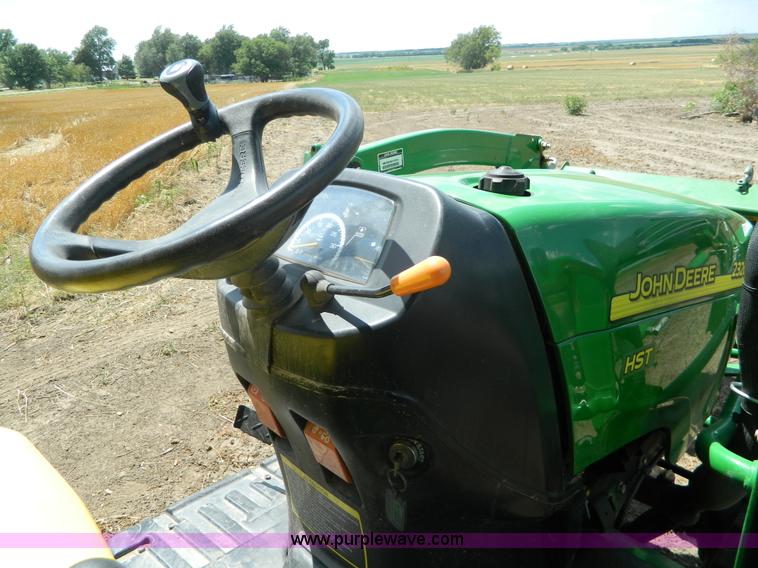 image for item G7542 2006 John Deere 2320 MFWD tractor