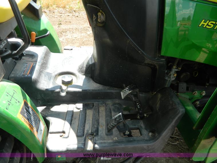 image for item G7542 2006 John Deere 2320 MFWD tractor