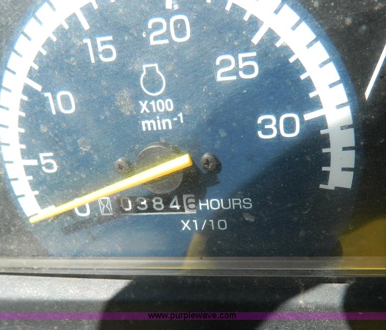 image for item G7542 2006 John Deere 2320 MFWD tractor