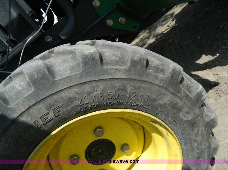 image for item G7542 2006 John Deere 2320 MFWD tractor
