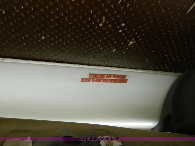 image for item G7924 1982 Ford 800 flatbed truck