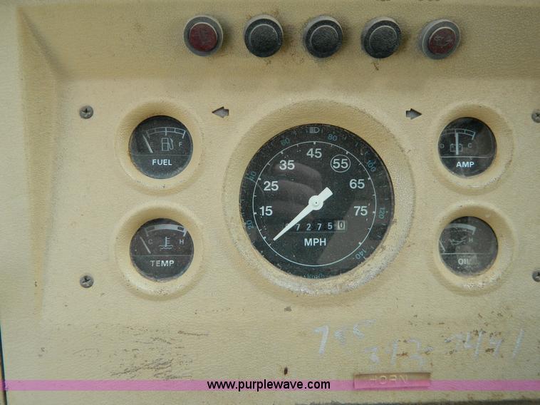 image for item G7924 1982 Ford 800 flatbed truck