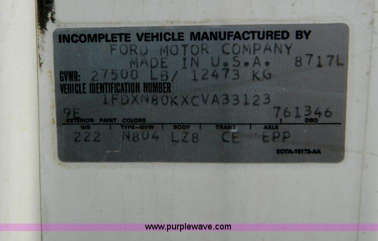 image for item G7924 1982 Ford 800 flatbed truck