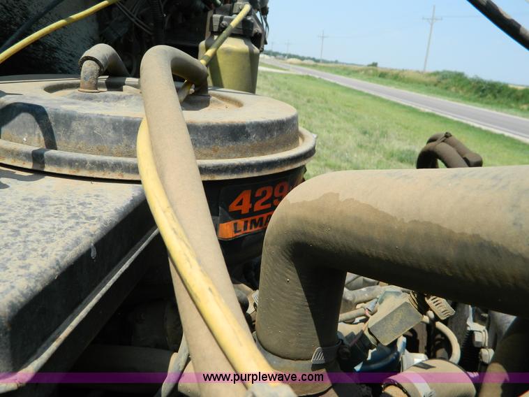 image for item G7924 1982 Ford 800 flatbed truck