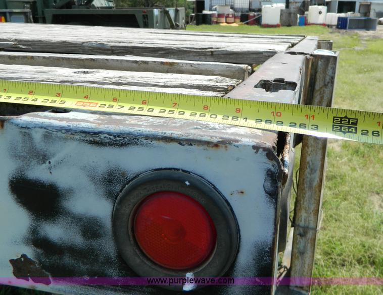 image for item G7924 1982 Ford 800 flatbed truck