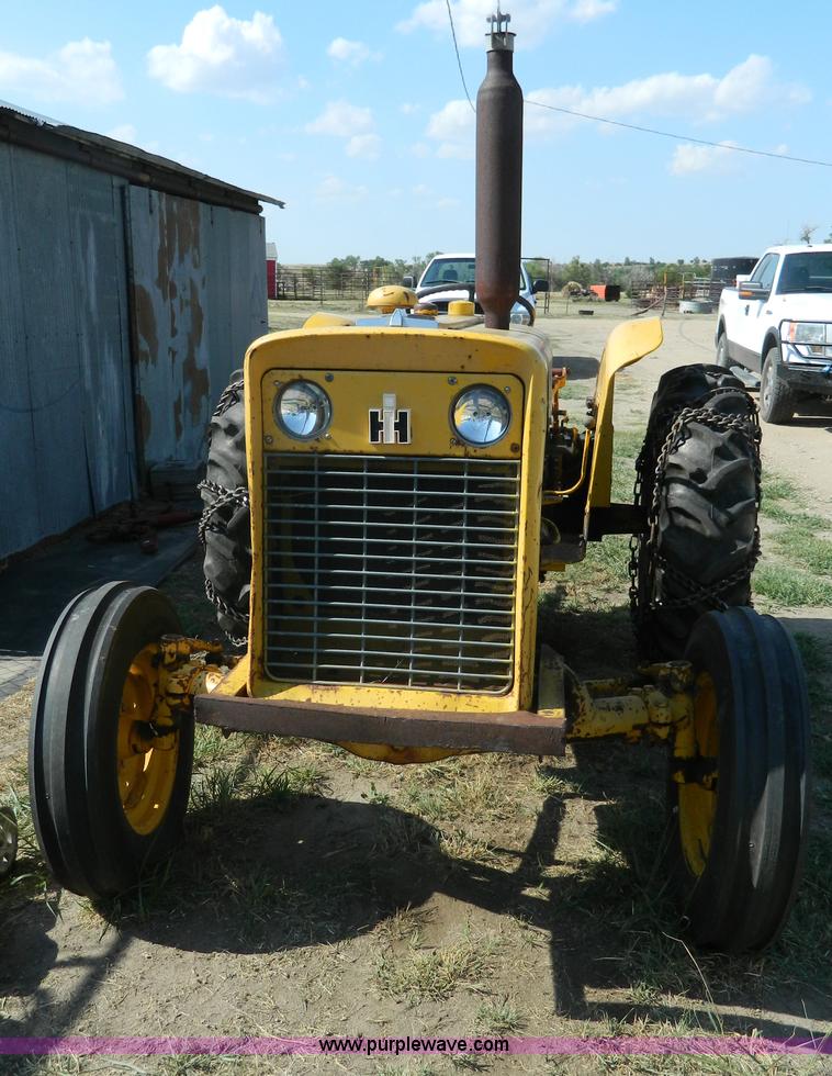 image for item G7958 1964 International 2424 tractor