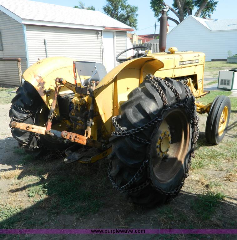 image for item G7958 1964 International 2424 tractor