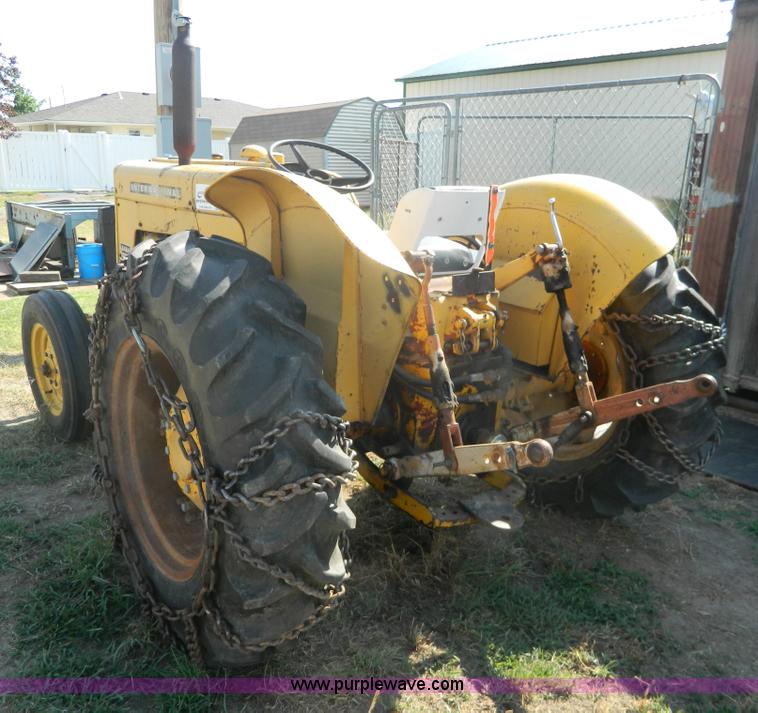 image for item G7958 1964 International 2424 tractor