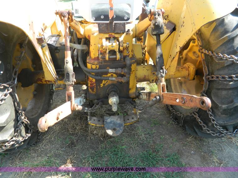image for item G7958 1964 International 2424 tractor
