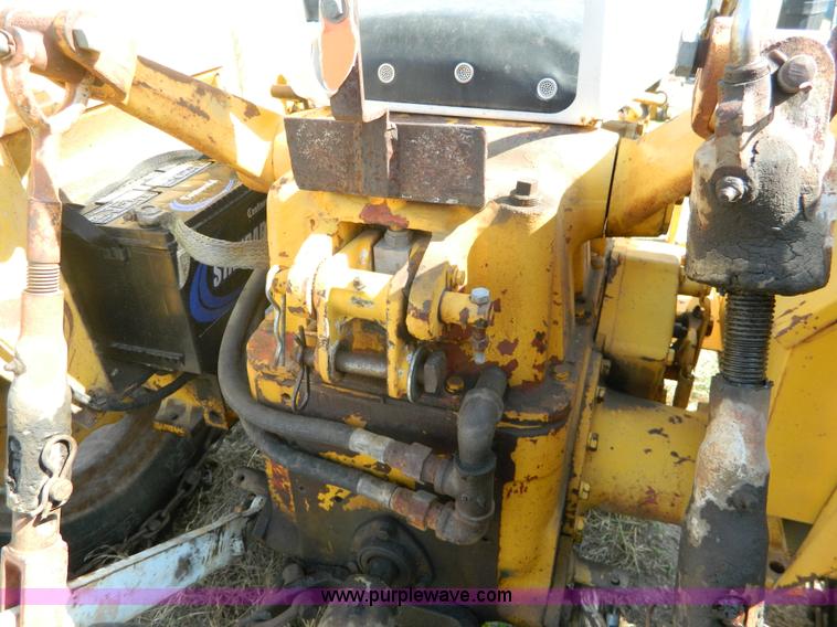 image for item G7958 1964 International 2424 tractor