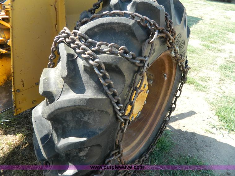 image for item G7958 1964 International 2424 tractor