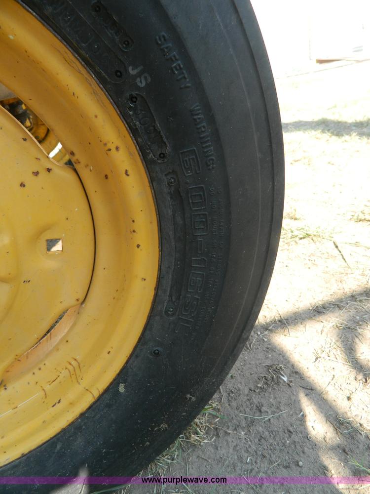 image for item G7958 1964 International 2424 tractor