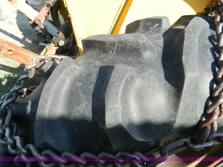 image for item G7958 1964 International 2424 tractor