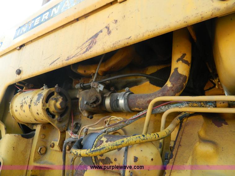 image for item G7958 1964 International 2424 tractor