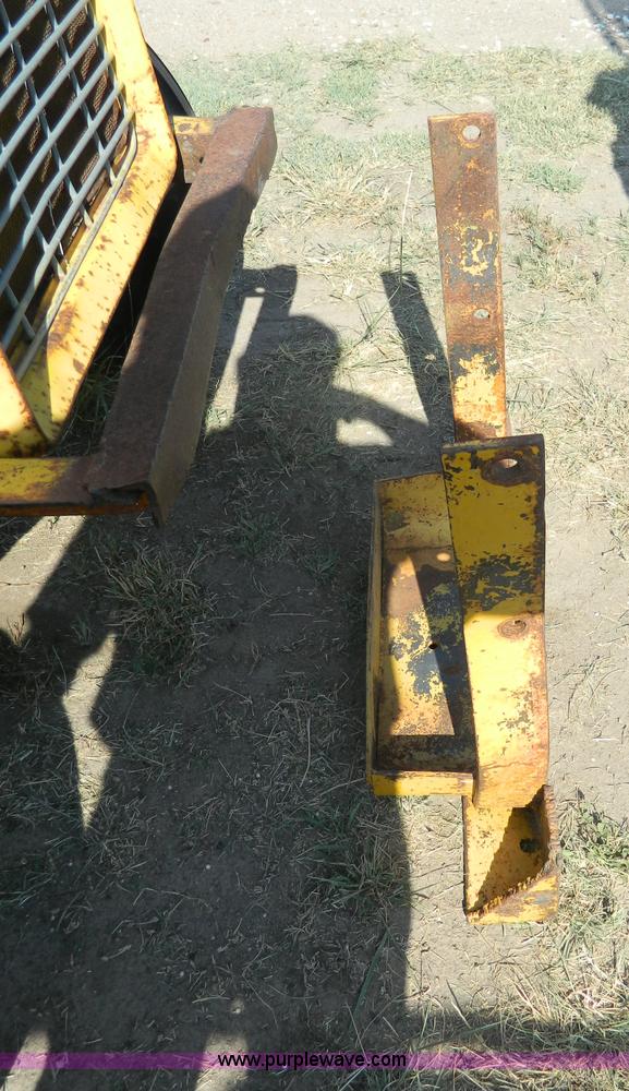 image for item G7958 1964 International 2424 tractor