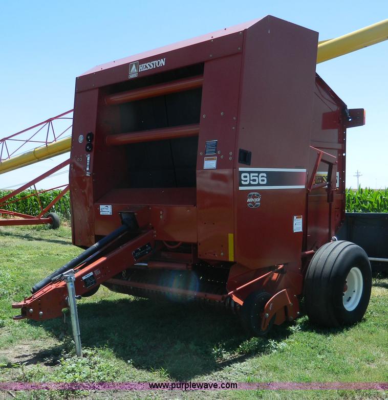 image for item G7959 2004 Hesston 956A round baler
