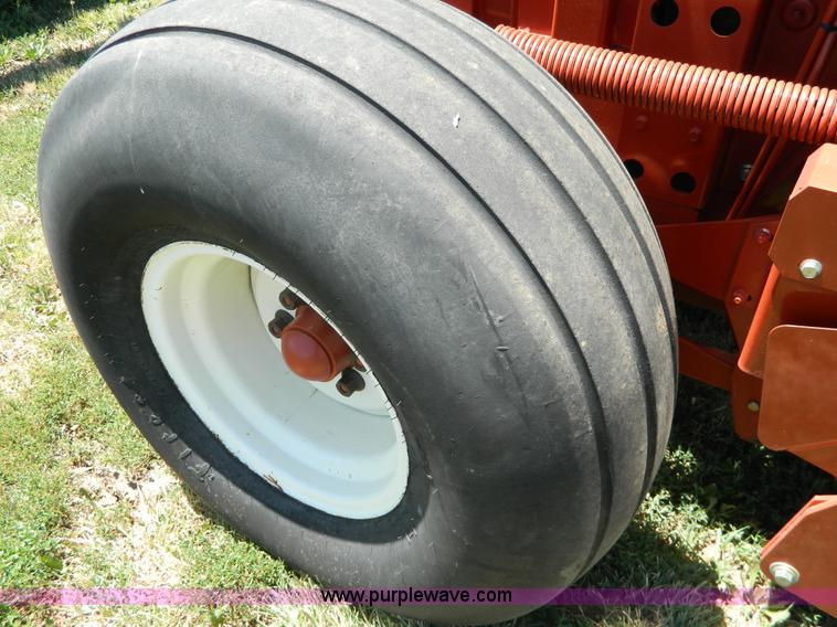 image for item G7959 2004 Hesston 956A round baler