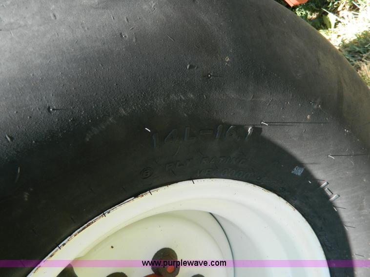 image for item G7959 2004 Hesston 956A round baler