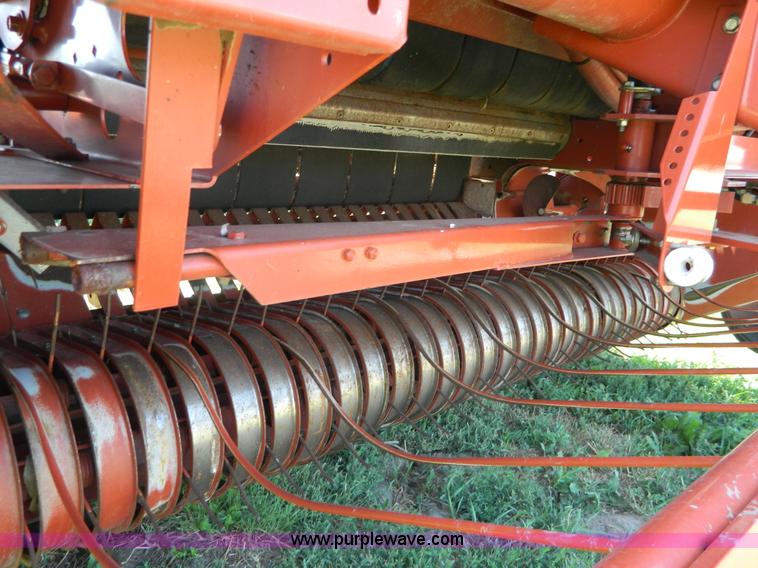 image for item G7959 2004 Hesston 956A round baler
