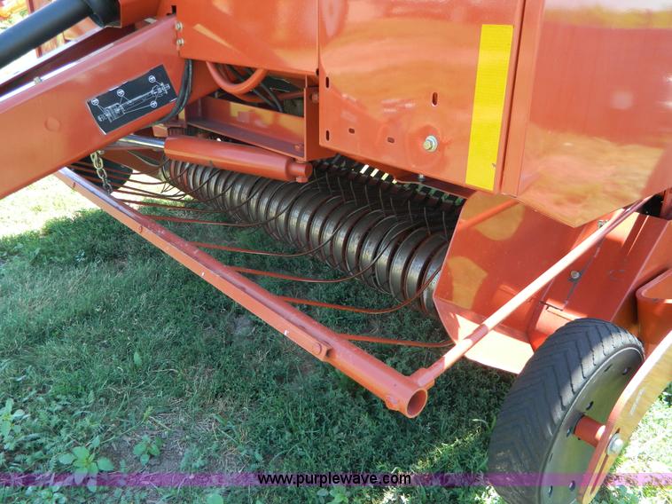 image for item G7959 2004 Hesston 956A round baler