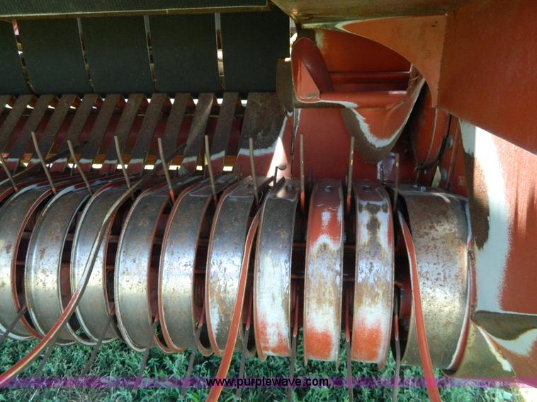 image for item G7959 2004 Hesston 956A round baler