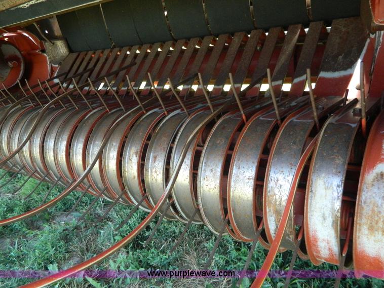 image for item G7959 2004 Hesston 956A round baler